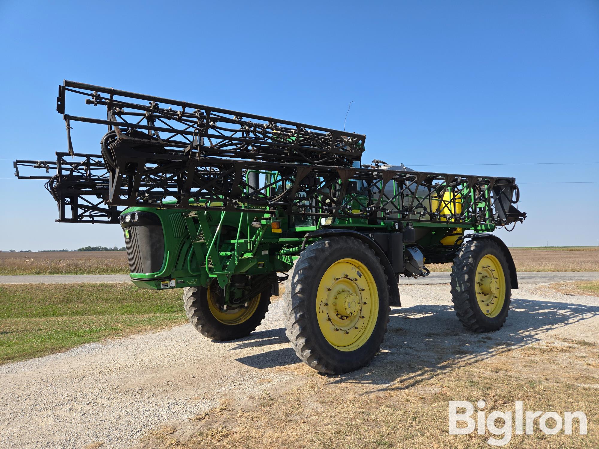 2006 John Deere 4920 Self-Propelled Sprayer 