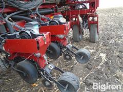 items/0c72e90466b7ef1195f6000d3a620d5e/2011caseih125024row30planter_5a9b40fbeb634d2790264671d2c7fbef.jpg