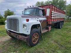 1977 International 1700 T/A Grain Truck 