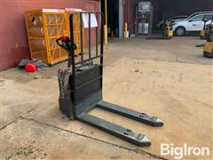 Toyota 8HBW23 Pallet Jack 