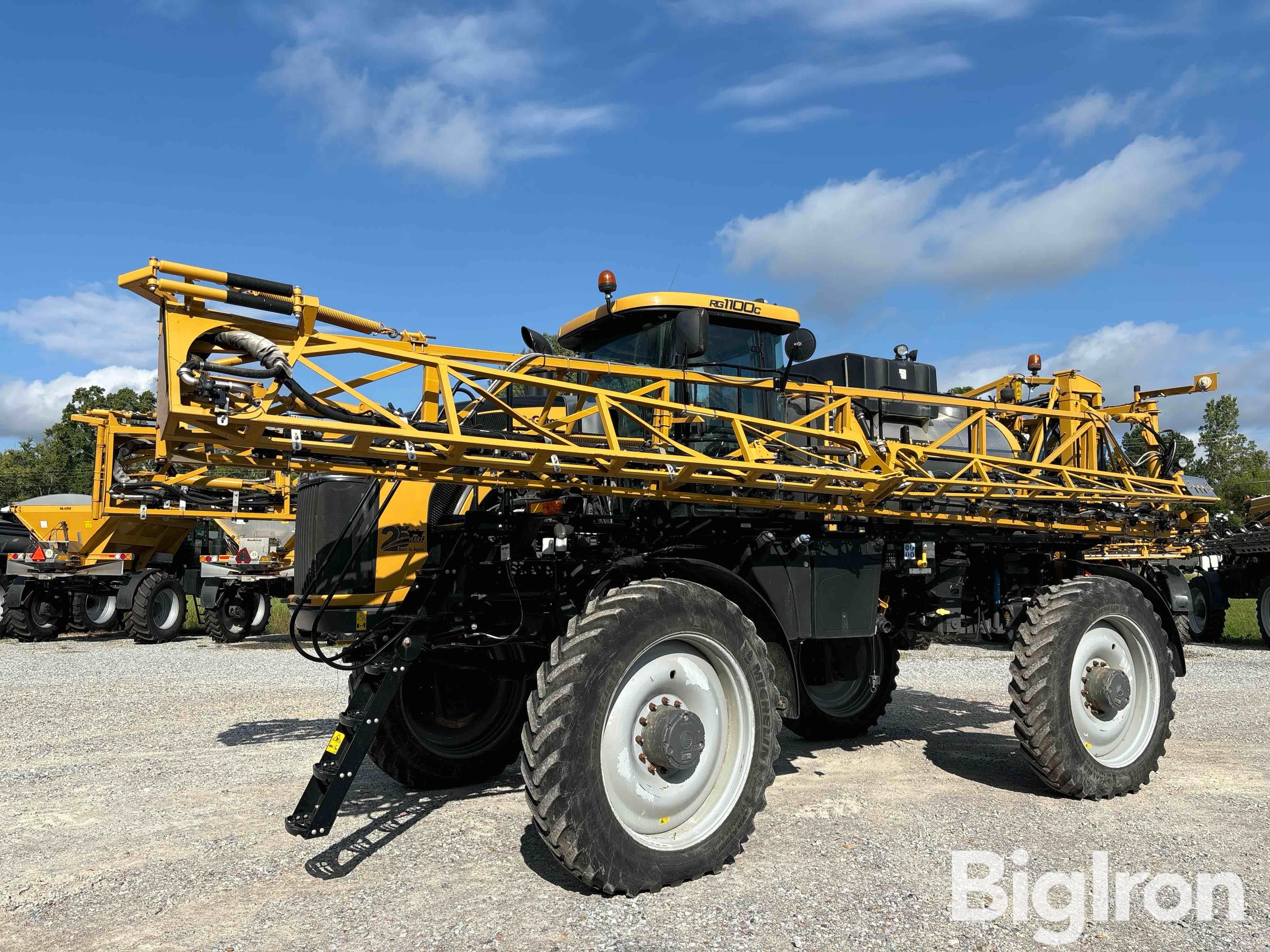 2018 RoGator RG1100C Self-Propelled Sprayer 