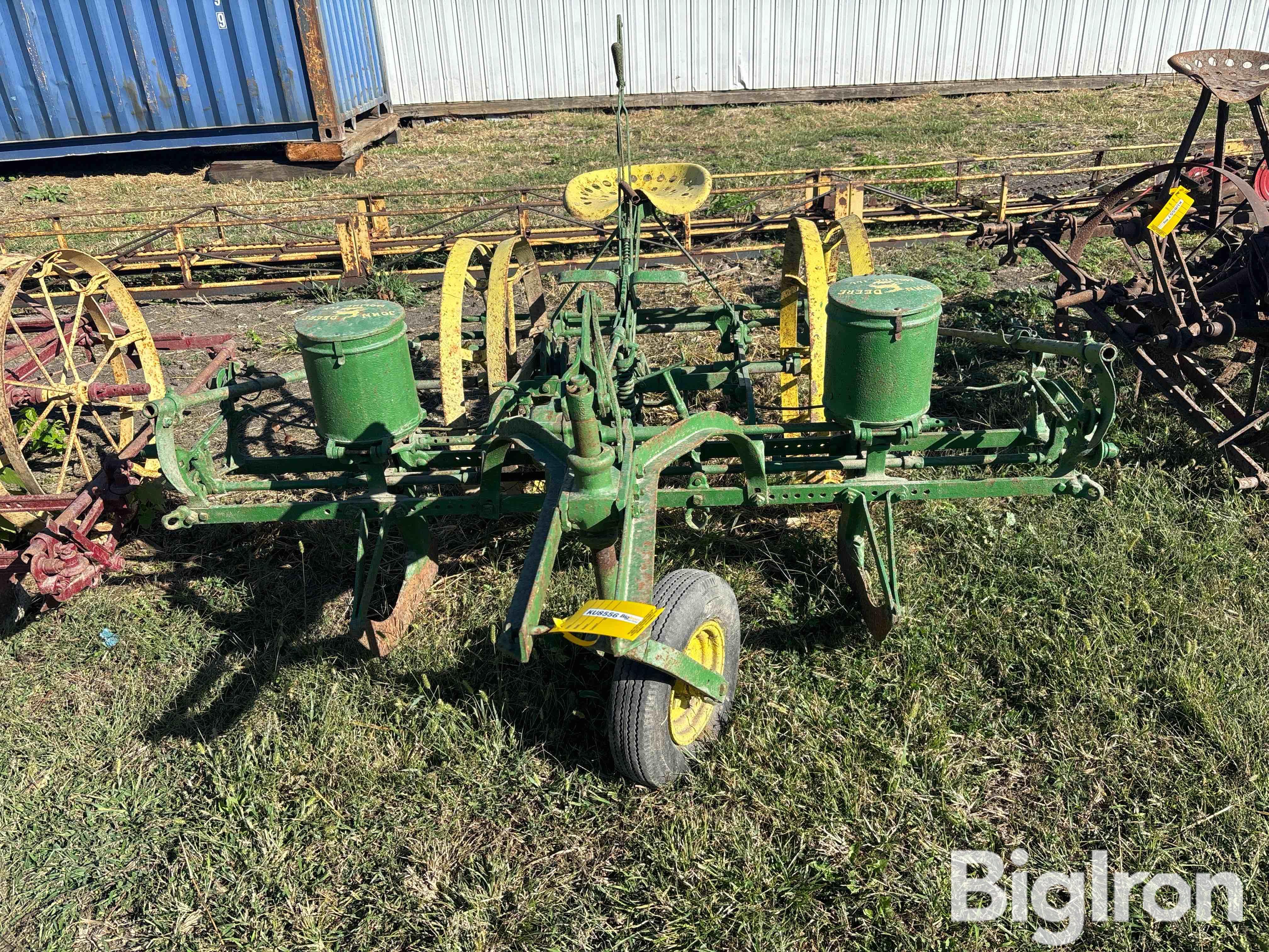 John Deere 2R Planter 