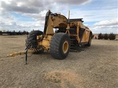 John Deere 860 Pull-Type Elevating Scraper 