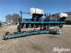 Kinze 2600 12R30" Planter 