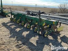 John Deere 885 Cultivator 