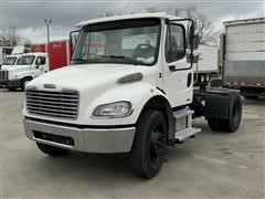 2005 Freightliner Business Class M2-106 Day Cab S/A Truck Tractor 