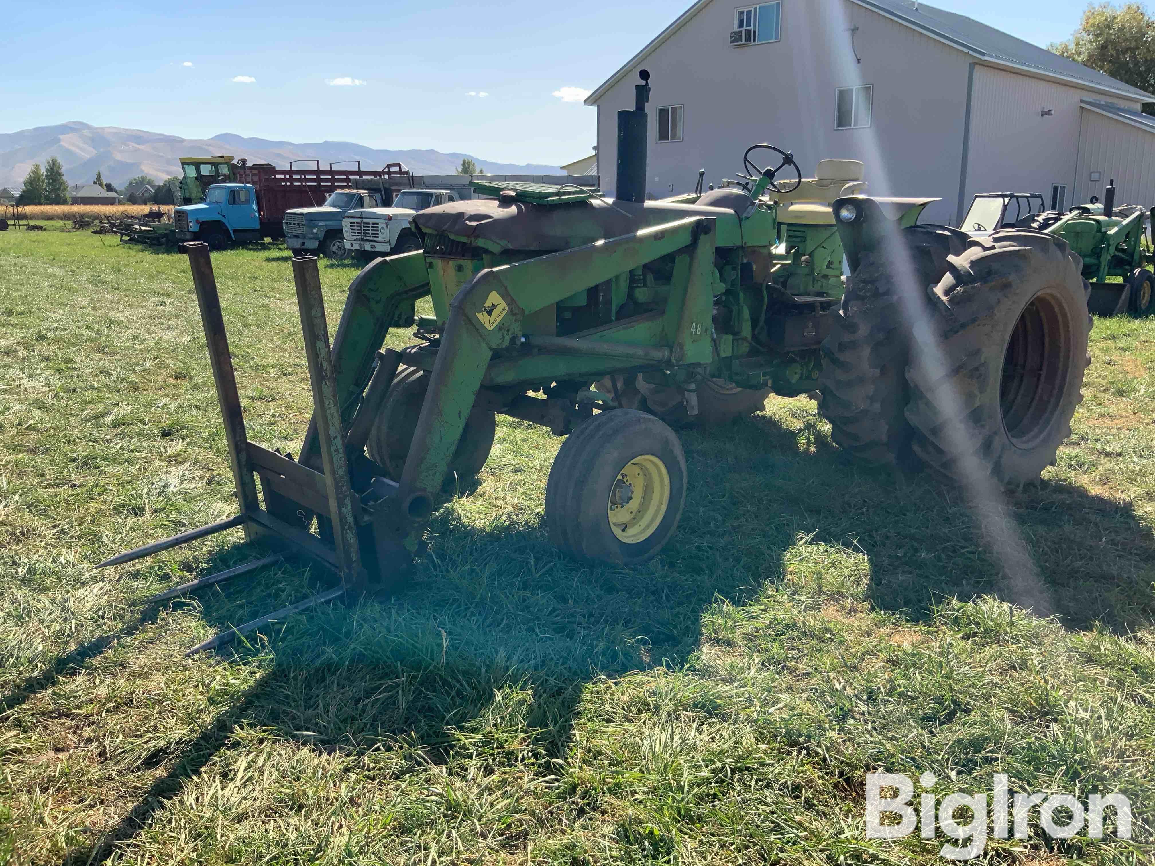 1969 John Deere 4000 2WD Tractor W/Loader 