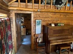 Log Cabin Interior (3).JPG