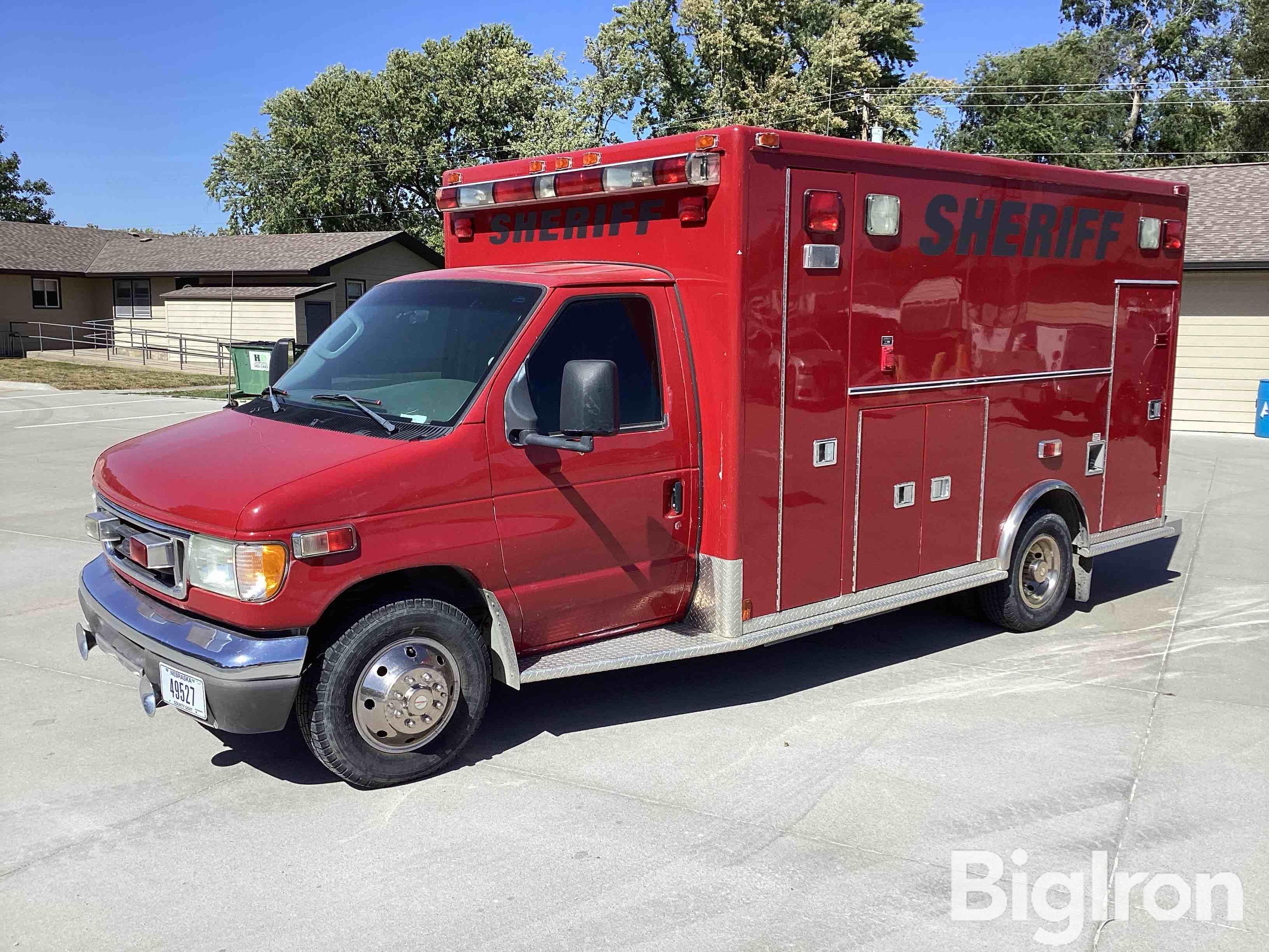 2003 Ford Econoline E450 Super Duty 2WD Ambulance 