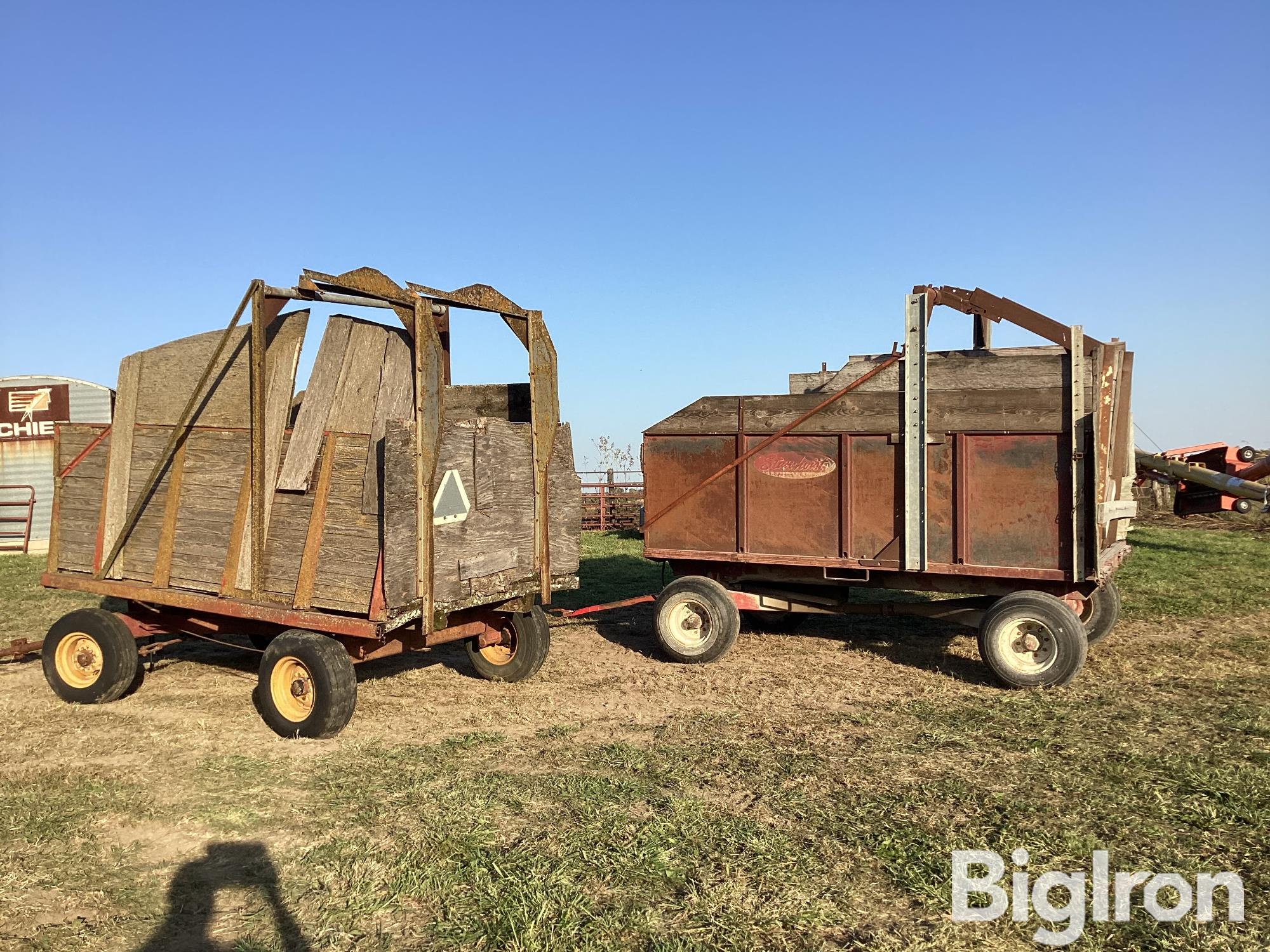 Stan Hoist Feed Wagons W/Hoist 