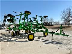 items/11ae59a519ceee11a73d0022489101eb/johndeere241026chiselplow_11bfddb449924879819bd398c83be7e2.jpg