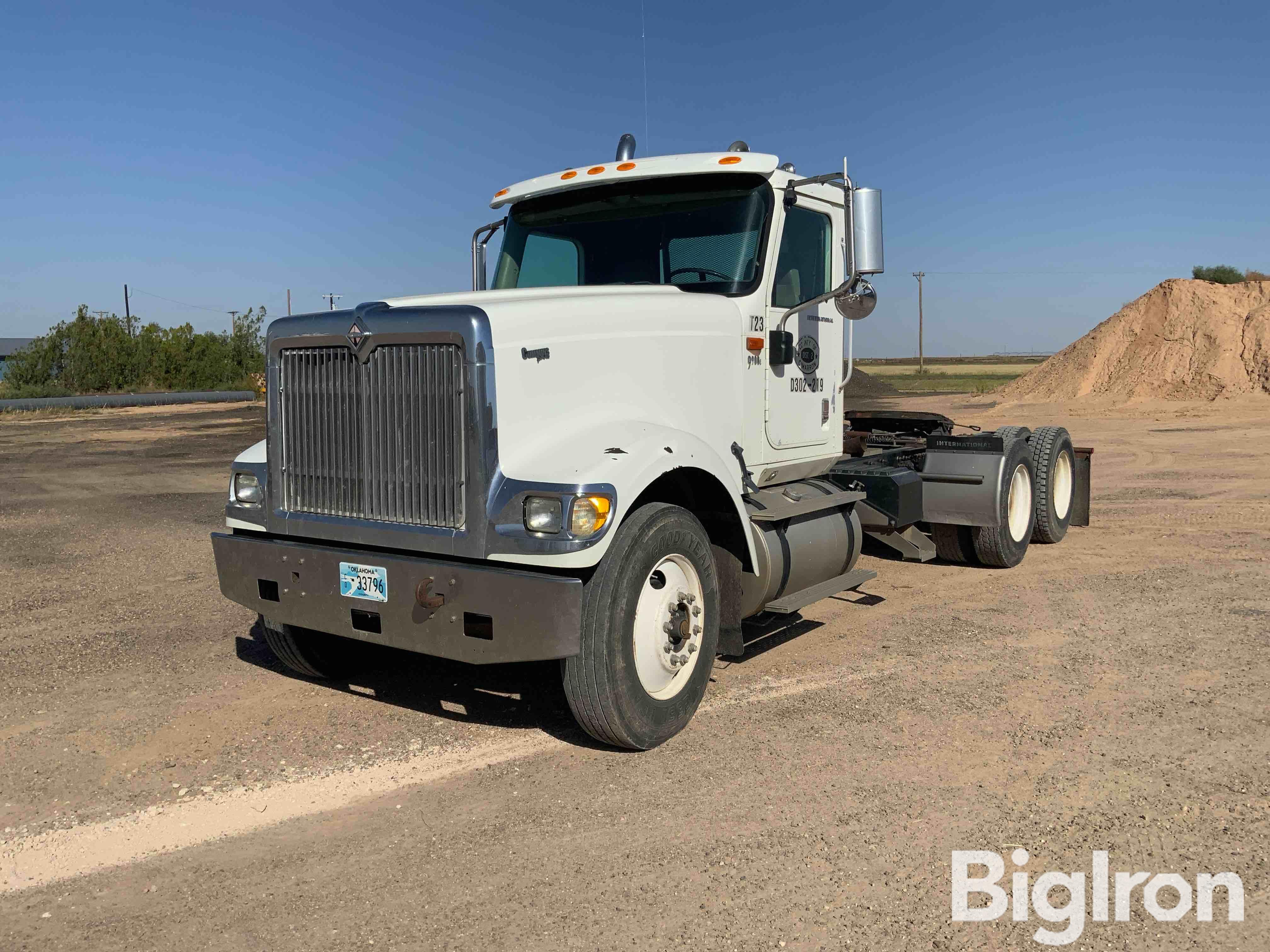 2002 International 9900i T/A Truck Tractor 