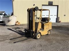 Caterpillar T40B 4000b 2 Stage Forklift 