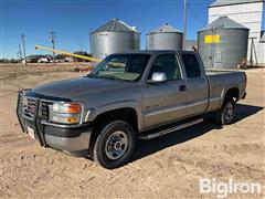 2002 GMC Sierra 2500HD 4x4 Extended Cab Pickup 