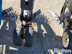 items/14a5fd9b4a0ef0119d476045bd488df1/kinze-1500-6r30-cultivator_6c675d2ac1e44ee49d860856365264e3.jpg