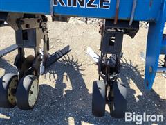 items/14a5fd9b4a0ef0119d476045bd488df1/kinze-1500-6r30-cultivator_6d497f95eef54e51a9b2884fd7f7d4e3.jpg