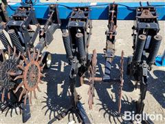 items/14a5fd9b4a0ef0119d476045bd488df1/kinze-1500-6r30-cultivator_83a5d03c1e7545ee926b7b209a9dcb4a.jpg