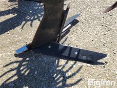 items/14a5fd9b4a0ef0119d476045bd488df1/kinze-1500-6r30-cultivator_f0a8933e643947be93c8ad0152cf072f.jpg