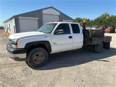 2005 Chevrolet Silverado 3500 4x4 Extended Cab Flatbed Service Pickup 