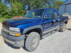 2001 Chevrolet Silverado 2500 HD 4x4 Extended Cab Pickup 