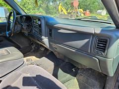 items/162fcdc2b744427695c40a09c8bb08e1/2001chevroletk2500hdsilveradoext.cab4-door4x4pickup_9d7085948ef7413d88577052fe3fb1aa.jpg