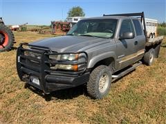 2003 Chevrolet 2500 HD 4x4 Extended Cab Flatbed Pickup 