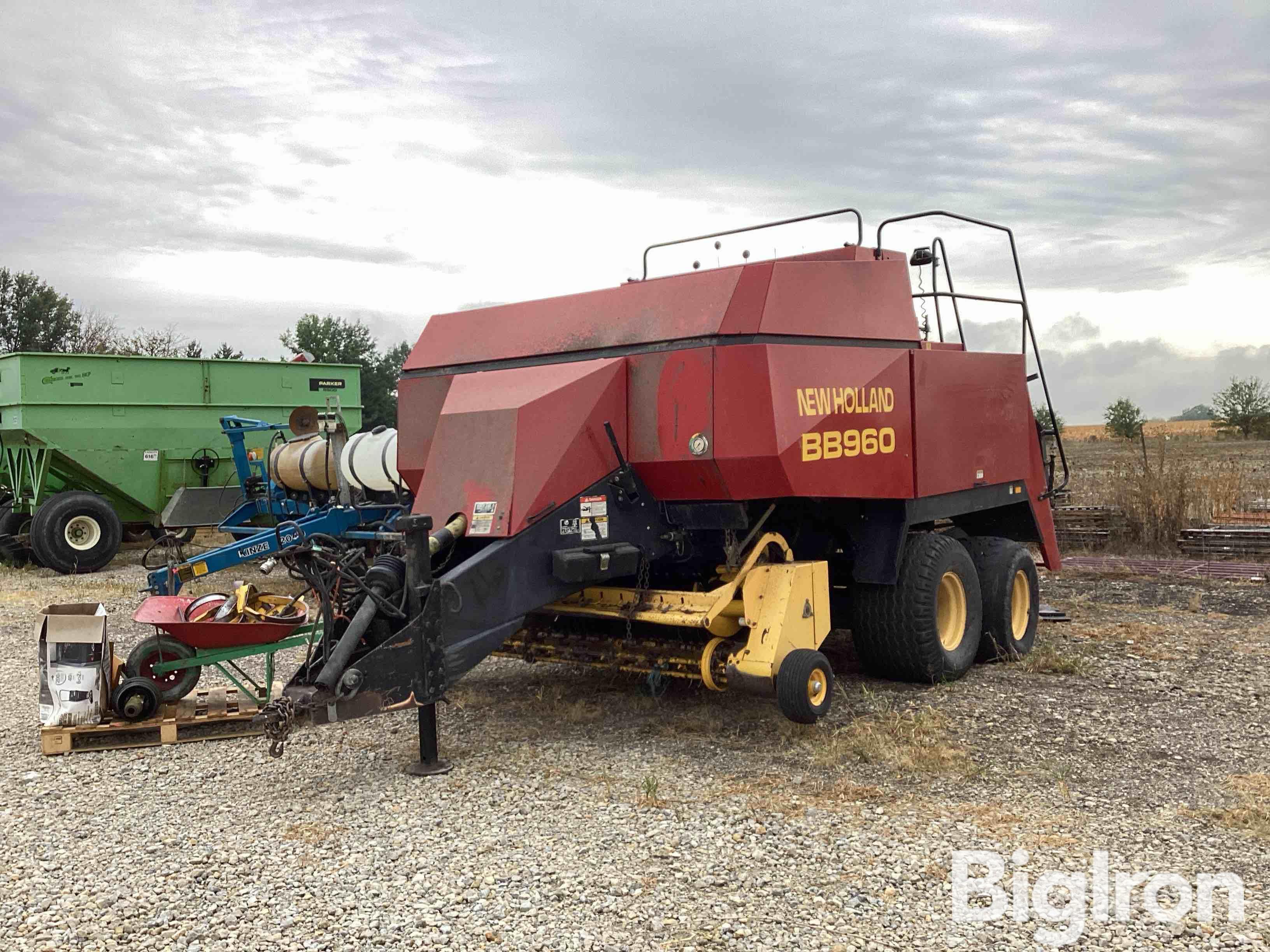 2001 New Holland BB960 Large Square Baler 