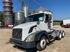 2004 Volvo VNL62T T/A Truck Tractor 