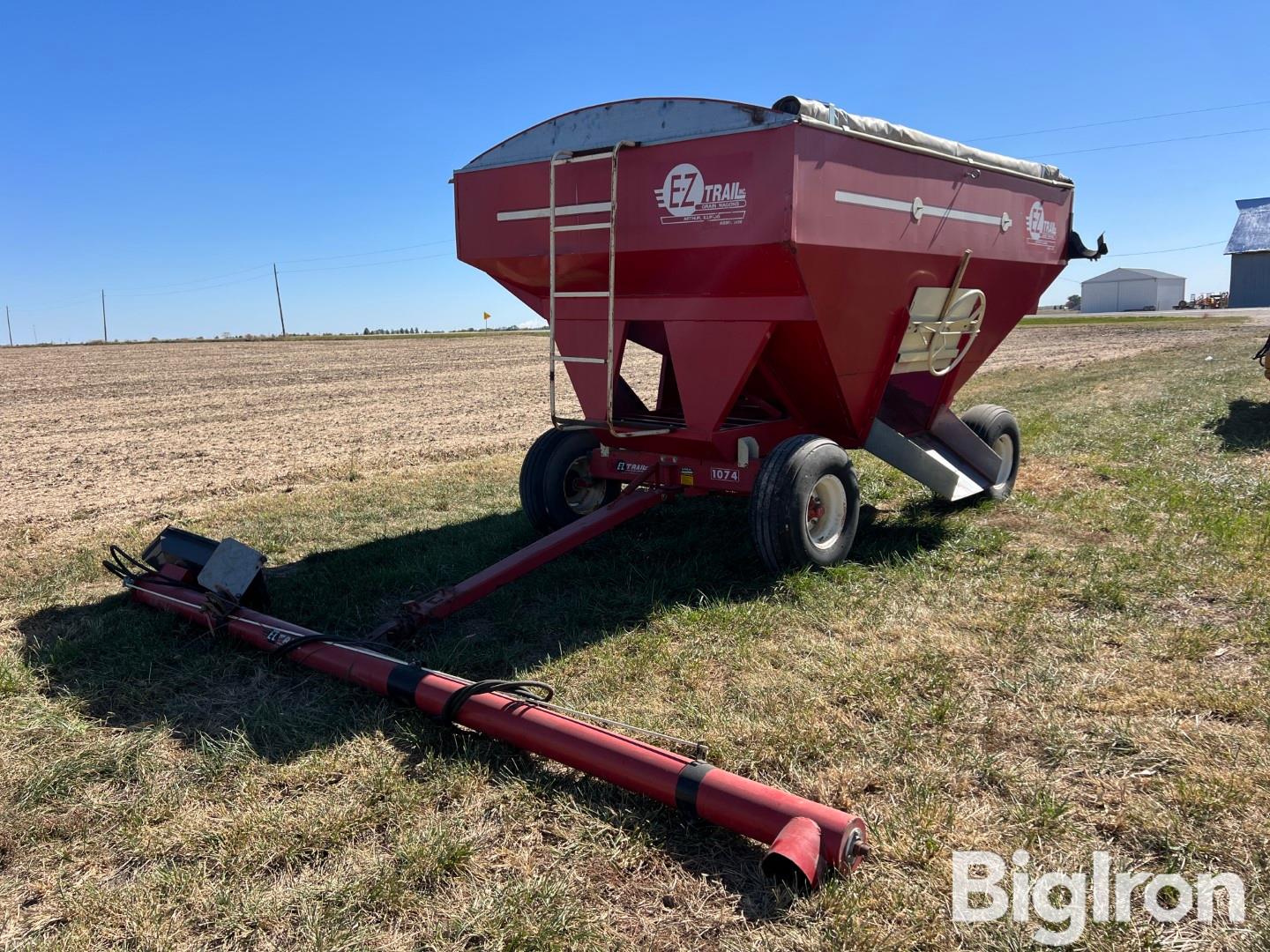 E-Z Trail 3400 Gravity Wagon W/Hydraulic Seed Auger 