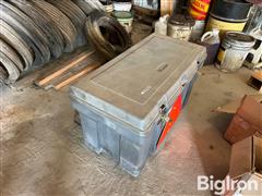 Rubber Maid Storage Container 