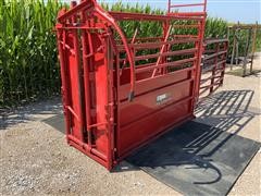 Strong Hold Cattle Chute w/ Panels 