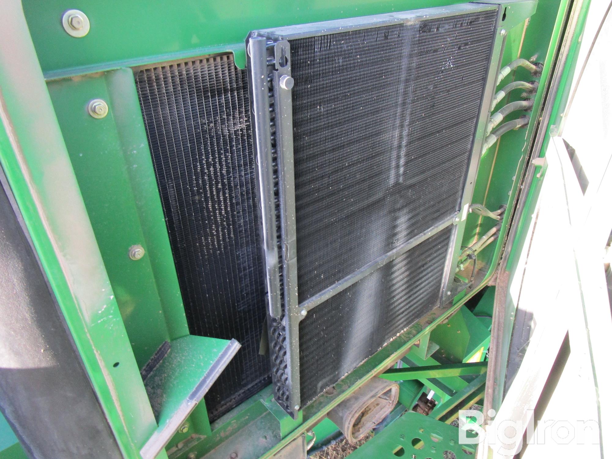 items/181ef6992184ef119443000d3a62e002/2008johndeere96702wdcombine-2_7a1d1fb562094eb186ae59bb745ab217.jpg