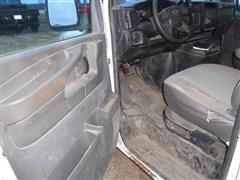 items/181f90a3ec53ec11a3ee0003fff903d6/2005chevroletexpress8passengervan_e8001762eeeb4cbf874ca322508b58a2.jpg