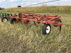 Case IH 1700 3 Point Chisel Plow 