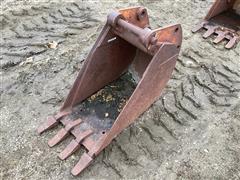 John Deere 4 Tooth Bucket 