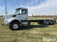 2025 Peterbilt 567 Tri/A Cab & Chassis 