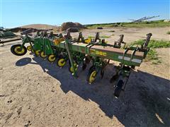 John Deere 885 Cultivator 