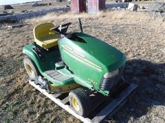 John Deere LT133 Lawn Tractor 