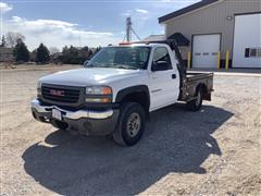 2006 GMC 2500 HD 4x4 Flatbed Pickup 