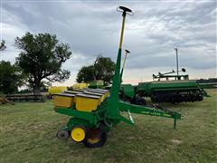 items/1b566470b322ee11a81c000d3a61103f/johndeere7000planter-171_90897c2e19da41dba6d3185ed7392e97.jpg