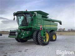 2017 John Deere S670 2WD Combine 