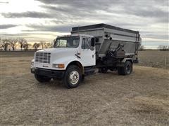 1991 International 4900 S/A Feed Truck W/Botec Knight 4052 Box 