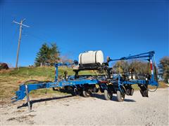 Kinze 3200 8R30" Planter 