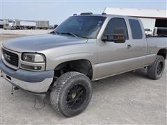 2002 GMC 2500 4x4 Extended Cab Pickup 