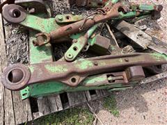 items/1de5e0e5b045ee11a81c000d3ad3feaa/johndeere3pointarmsquickhitch-2_8261890d1e1e4e7984cd27b64410ef4a.jpg