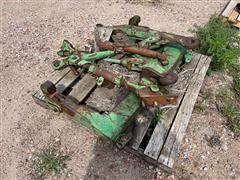 items/1de5e0e5b045ee11a81c000d3ad3feaa/johndeere3pointarmsquickhitch-2_cc294a41dd6f4214841d50f245e6eee6.jpg