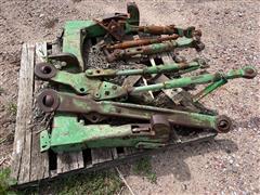 items/1de5e0e5b045ee11a81c000d3ad3feaa/johndeere3pointarmsquickhitch-2_ddcbee37b4f7481c880a1e5a95a2b849.jpg