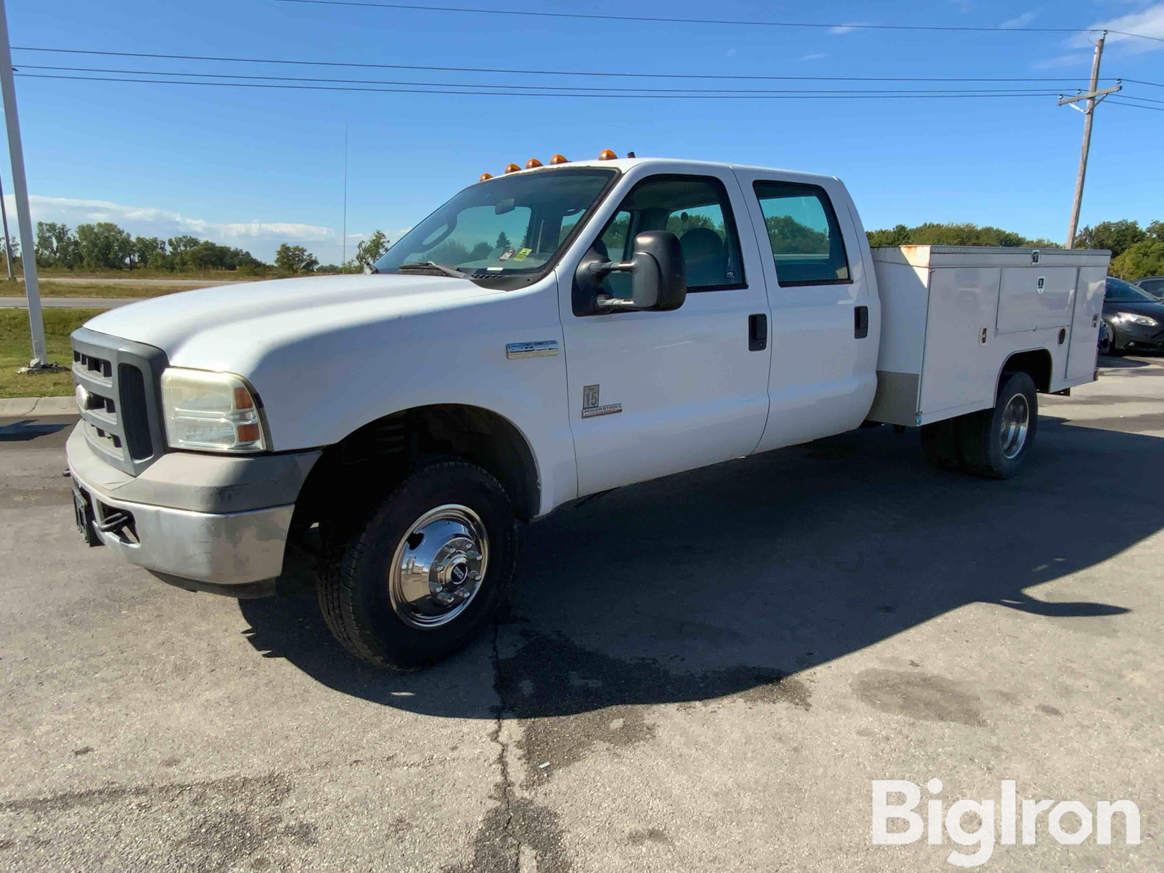 2005 Ford F350 XL Super Duty 4x4 Crew Cab Utility Truck 