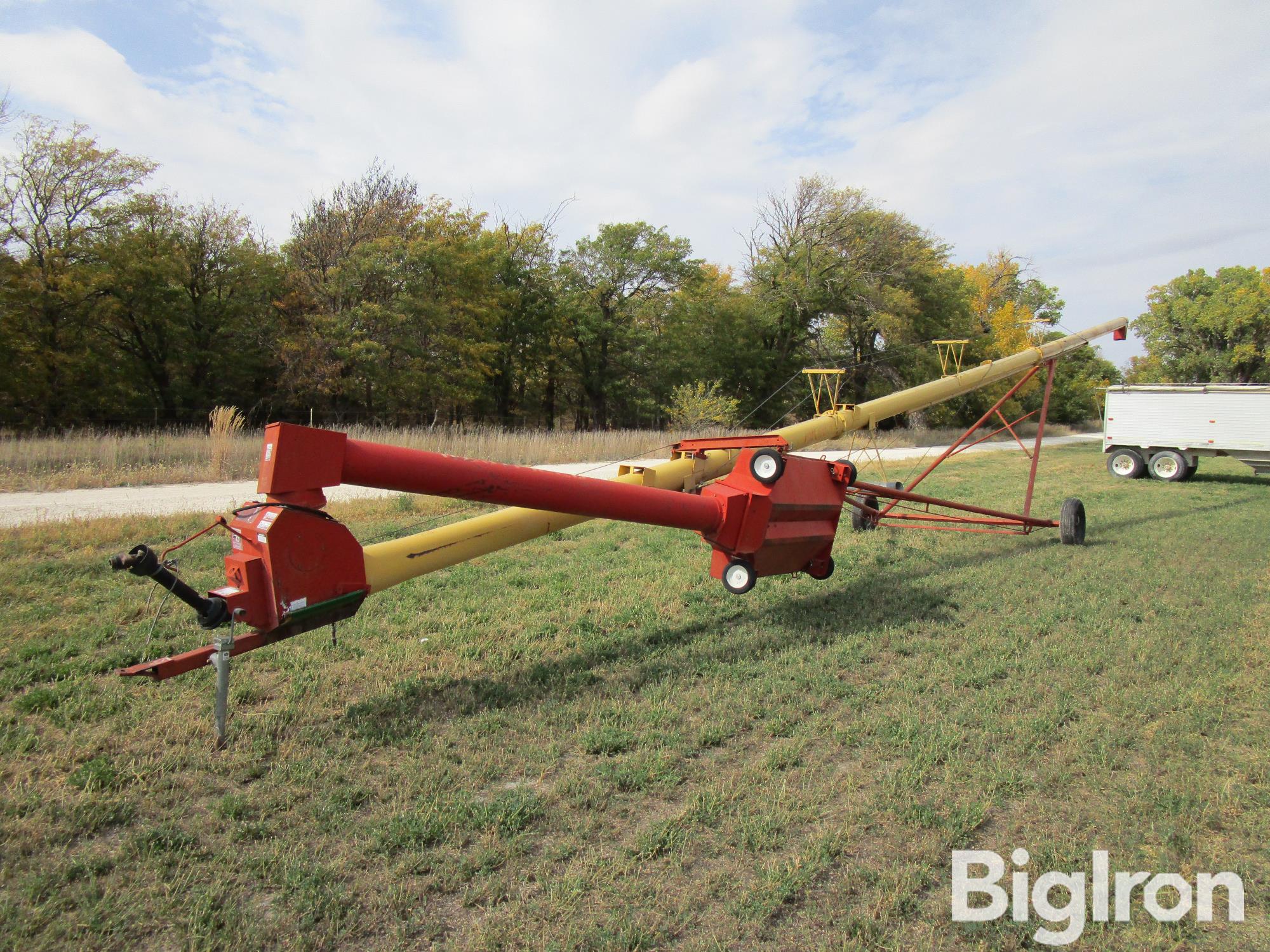 Westfield MK100 10" X 68' Auger w/ Swing Away Hopper 