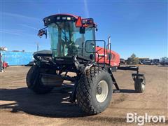 2015 MacDon M205 Self-Propelled Windrower 